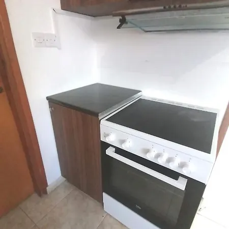 2 Bedroom In Location In Apartment *