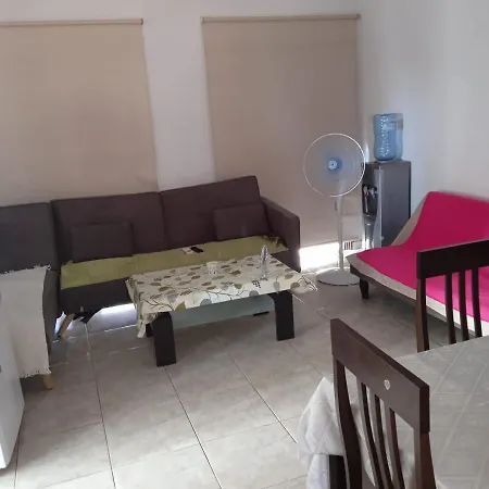2 Bedroom In Location In Apartment
