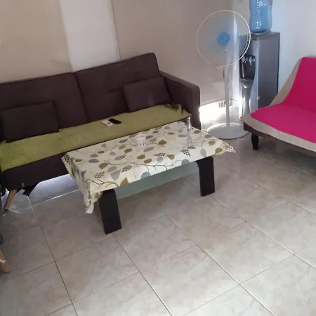 2 Bedroom In Location In