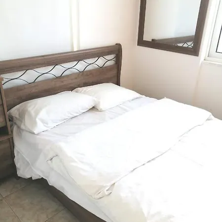 דירה 2 Bedroom In Location In