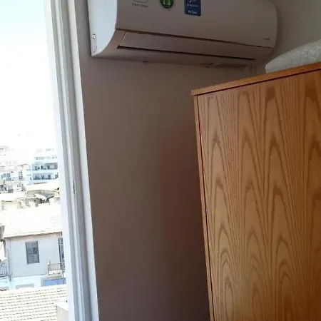 2 Bedroom In Location In לרנקה