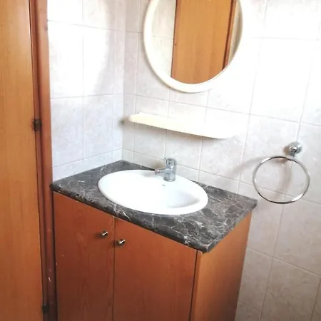 2 Bedroom In Location In דירה לרנקה