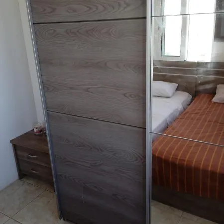 2 Bedroom In Location In