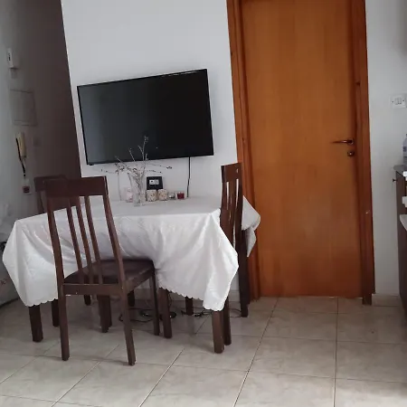 2 Bedroom In Location In * לרנקה